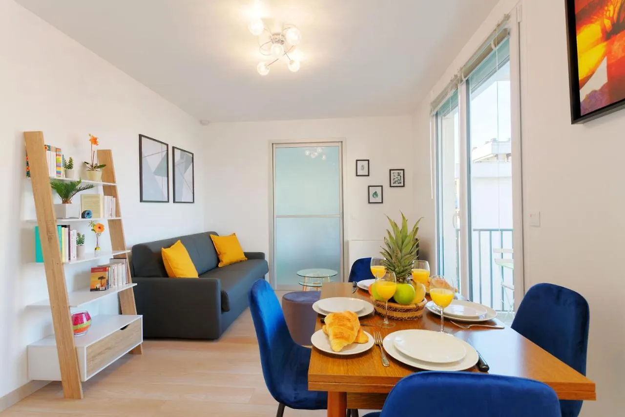 Apartment Eiffel Tower View - Private Paris